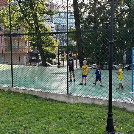 Queen Nelly Park كيتن المظهر الخارجي الصورة