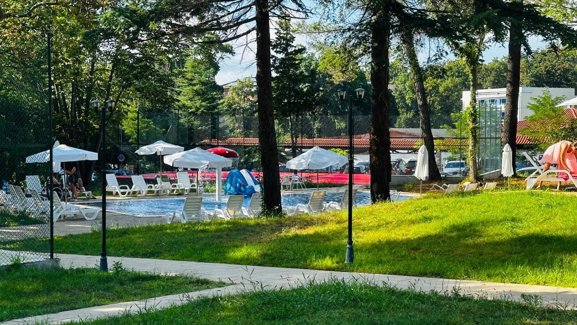 Queen Nelly Park كيتن المظهر الخارجي الصورة