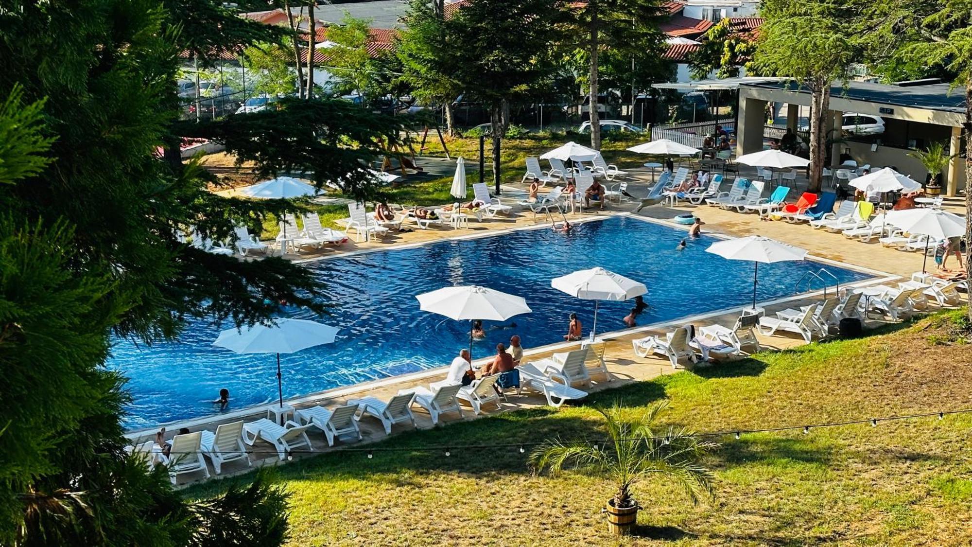 Queen Nelly Park كيتن المظهر الخارجي الصورة