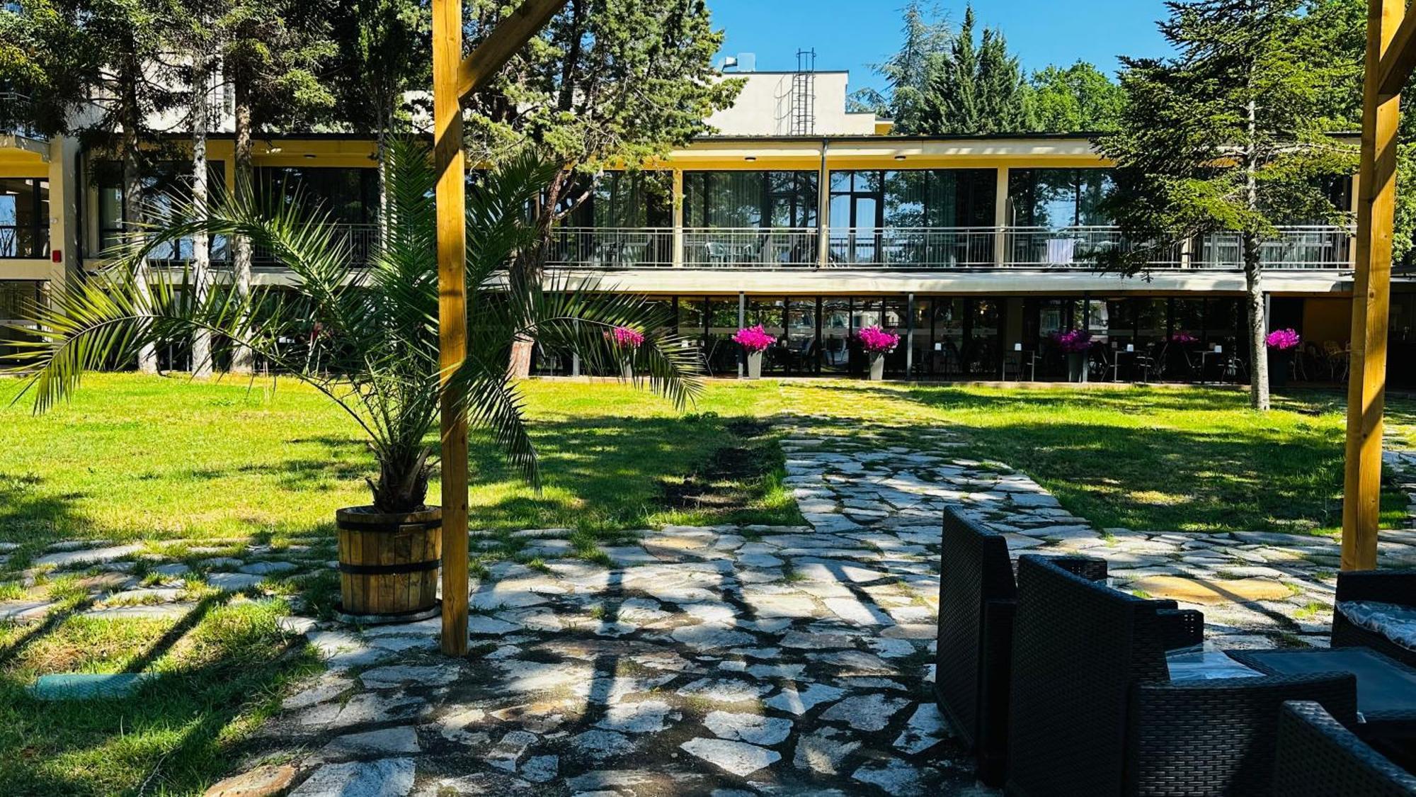 Queen Nelly Park كيتن المظهر الخارجي الصورة