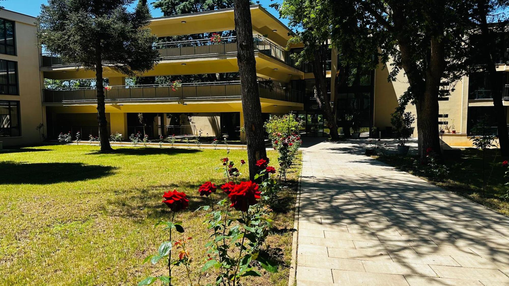 Queen Nelly Park كيتن المظهر الخارجي الصورة