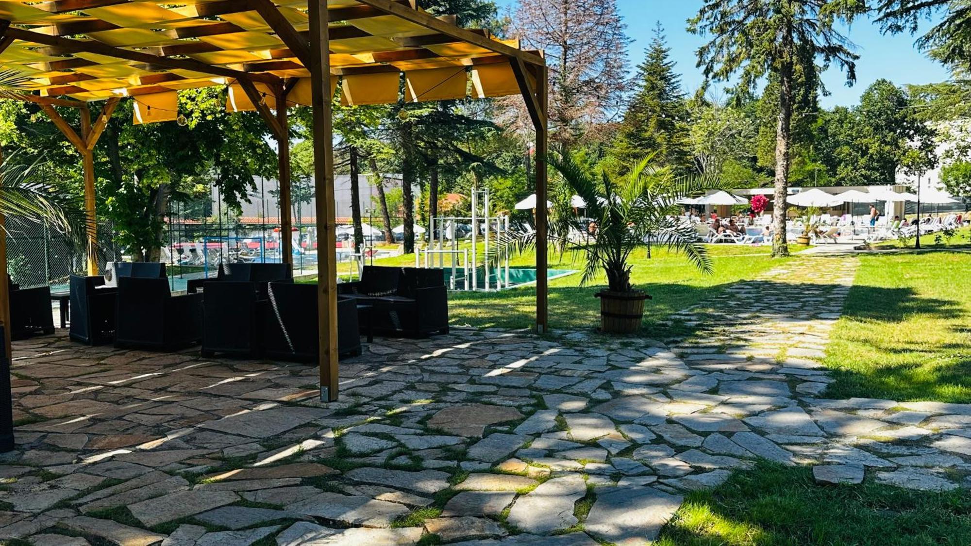 Queen Nelly Park كيتن المظهر الخارجي الصورة