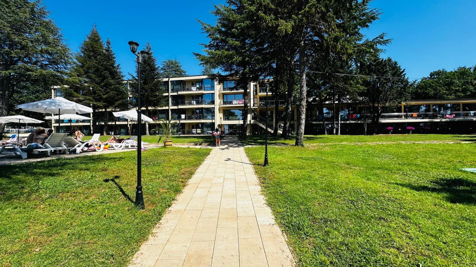 Queen Nelly Park كيتن المظهر الخارجي الصورة